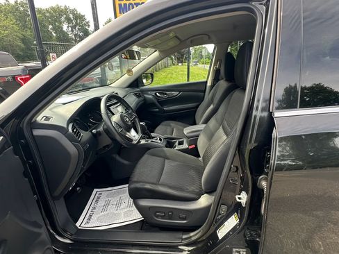 Used 2017 Nissan Rogue SV AWD/4WD image 16