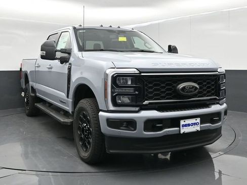 Used 2026 Ford F350 Lariat w/ Black Appearance Package AWD/4WD image 2