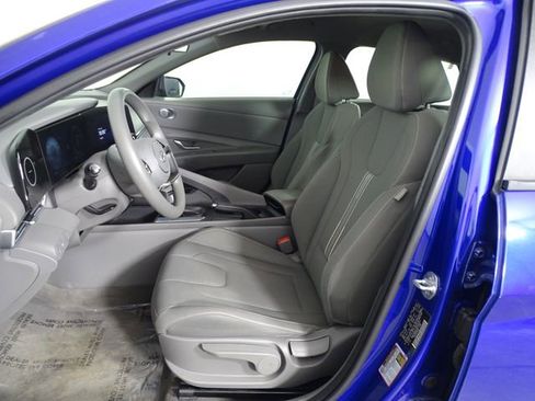 Used 2024 Hyundai Elantra SEL image 12