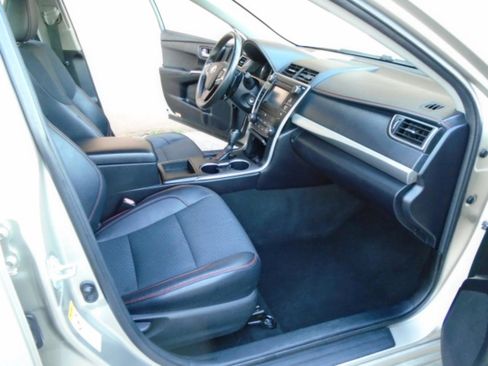 Used 2016 Toyota Camry SE image 15