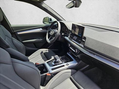 Certified 2025 Audi Q5 2.0T Premium Plus w/ Premium Plus Package AWD/4WD image 11