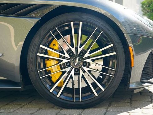 Used 2023 Aston Martin DBS Volante image 34