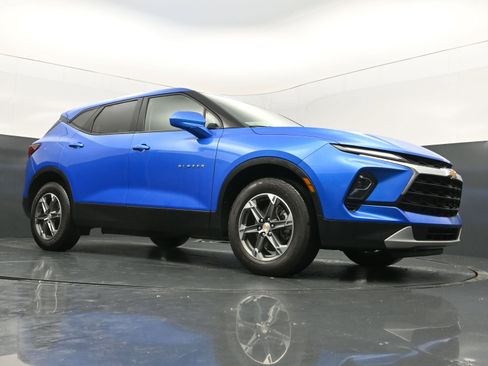 Used 2025 Chevrolet Blazer LT AWD/4WD image 41