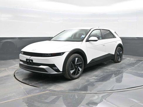 New 2025 Hyundai Ioniq 5 SE image 1