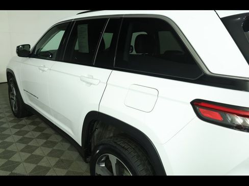 Used 2023 Jeep Grand Cherokee Limited AWD/4WD image 17