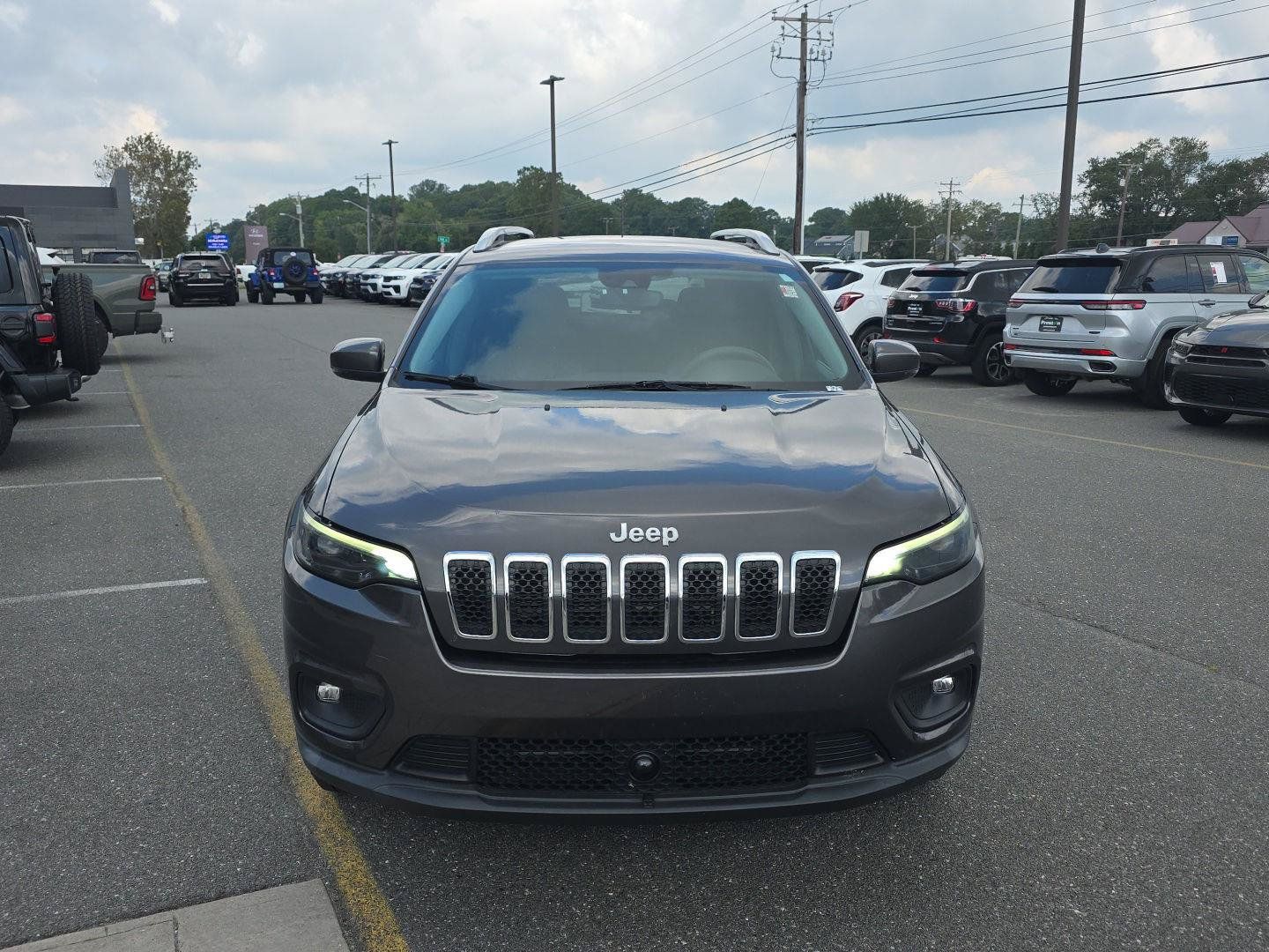 Used 2021 Jeep Cherokee Latitude Lux AWD/4WD image 2