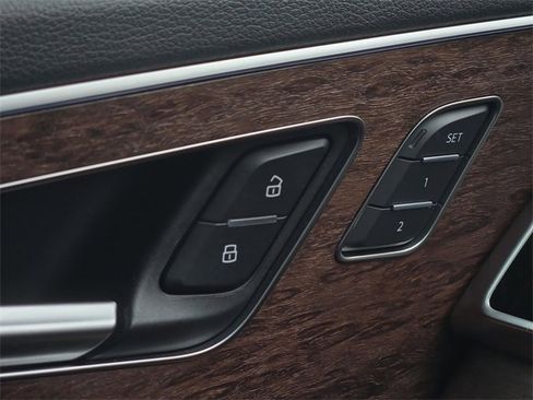 Used 2025 Audi Q7 3.0T Premium Plus image 28