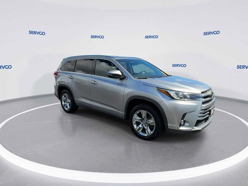 Used 2017 Toyota Highlander Limited FWD image 2