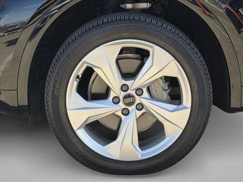 Certified 2025 Audi Q5 2.0T Premium Plus image 9