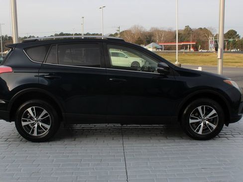 Used 2018 Toyota RAV4 XLE image 6
