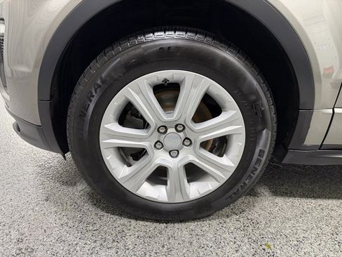 Used 2019 Land Rover Range Rover Evoque SE Dynamic image 31