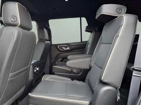 Used 2024 GMC Yukon SLT AWD/4WD image 5