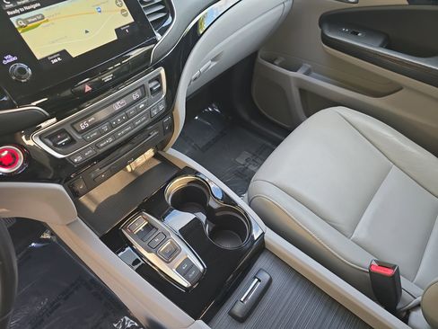 Used 2019 Honda Pilot Touring image 27
