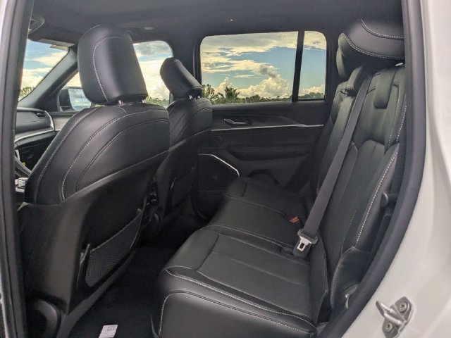 New 2026 Jeep Grand Cherokee Limited AWD/4WD image 15