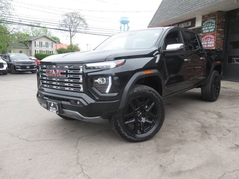 Used 2023 GMC Canyon Denali w/ Denali Black Edition AWD/4WD image 39