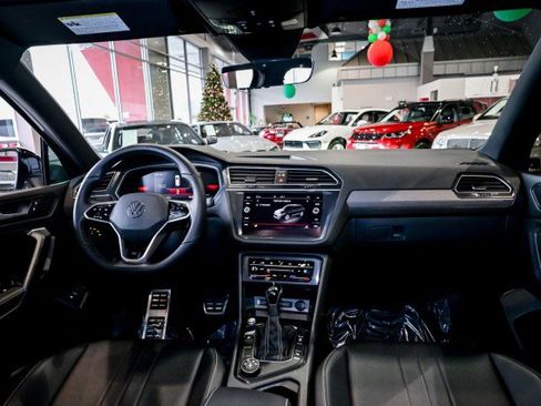 Used 2024 Volkswagen Tiguan SE R-Line image 30