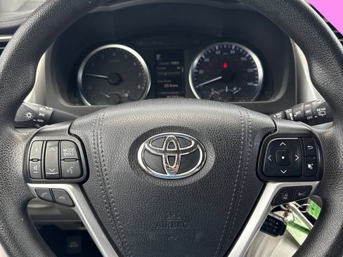 Used 2019 Toyota Highlander LE FWD image 8