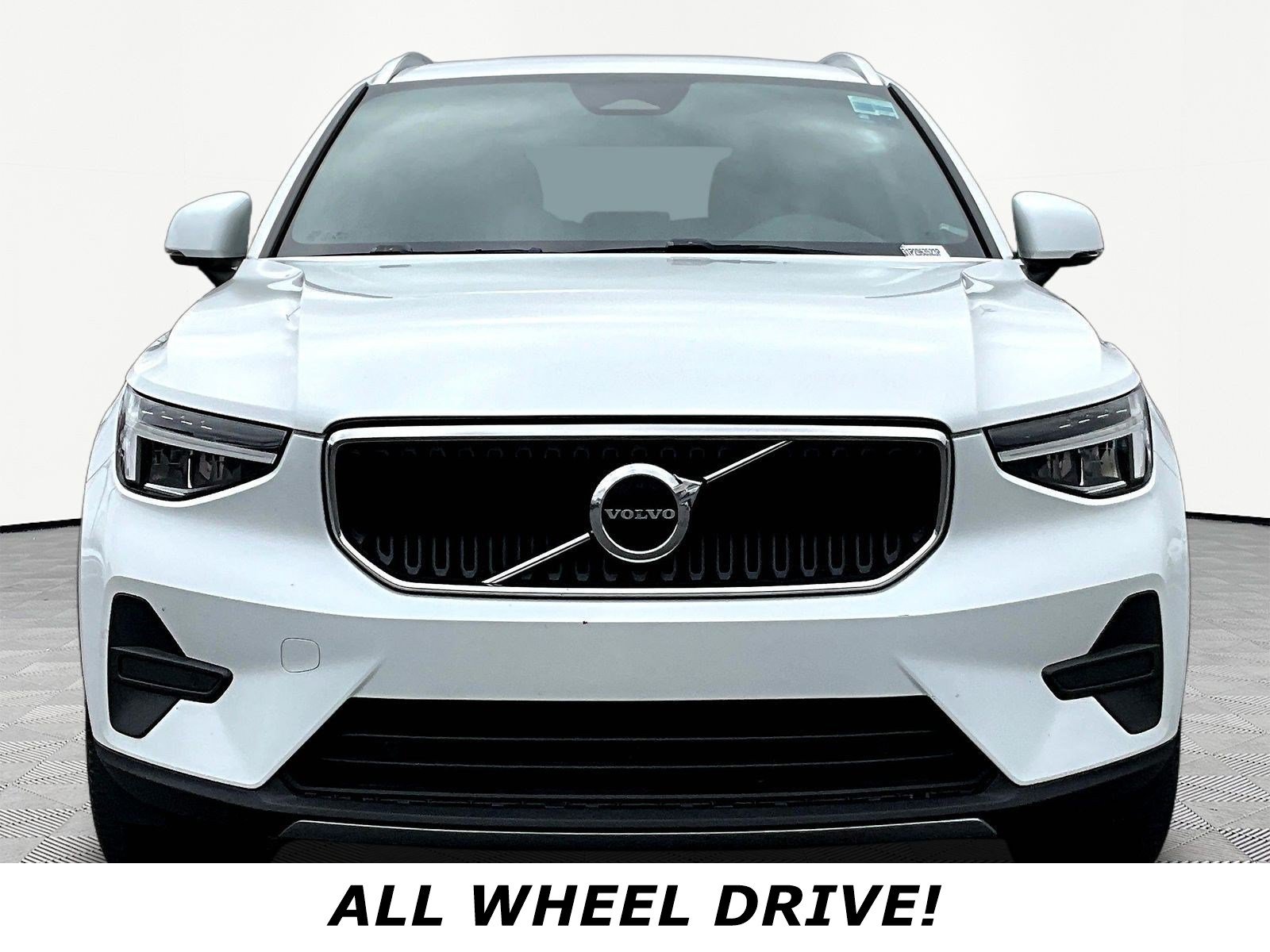 Used 2023 Volvo XC40 B5 Core AWD/4WD image 2