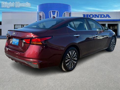 Used 2024 Nissan Altima 2.5 SV image 7