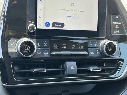Used 2023 Toyota Highlander XLE FWD image 27