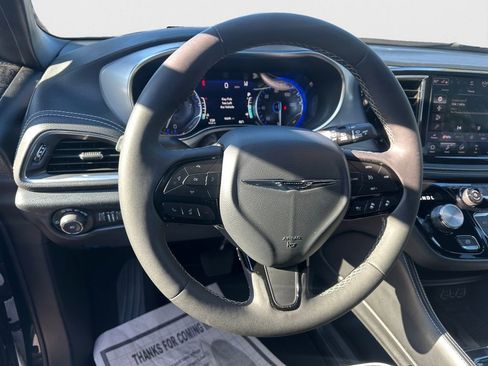 Certified 2025 Chrysler Pacifica Limited image 17