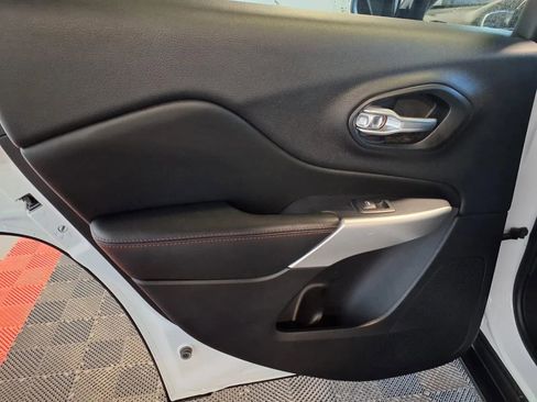 Used 2017 Jeep Cherokee Trailhawk w/ Cold Weather Group image 14