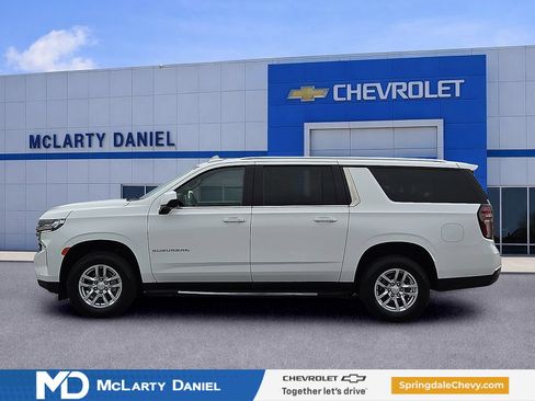 Used 2021 Chevrolet Suburban LS RWD image 3