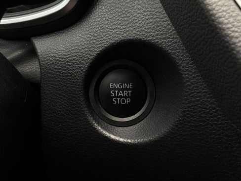 Used 2025 Toyota Corolla Cross XLE FWD image 25