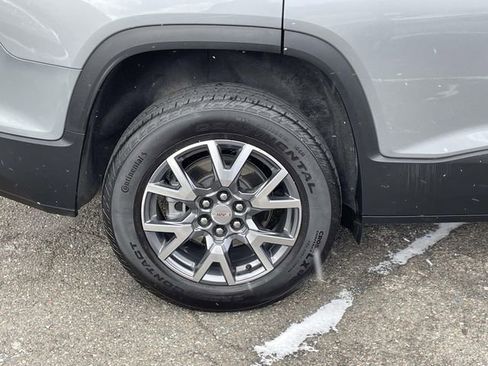 Used 2023 GMC Acadia SLT image 9