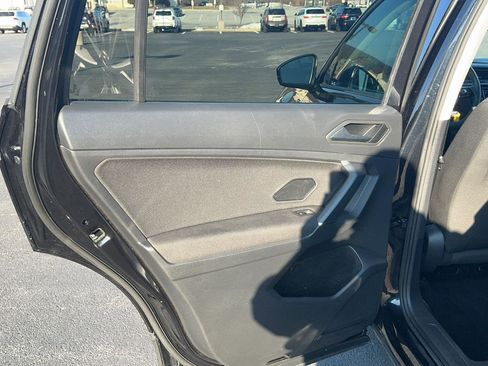 Used 2020 Volkswagen Tiguan S image 23