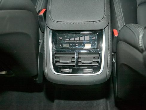 New 2025 Volvo XC90 B6 Plus w/ Protection Package Premier image 23