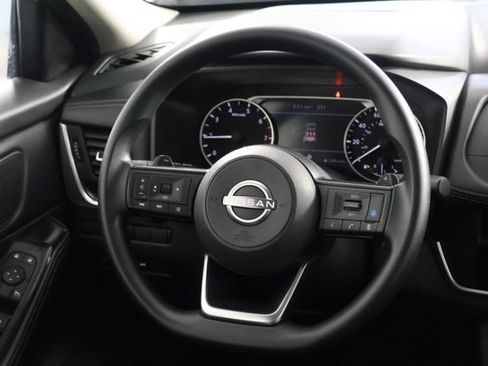 Used 2024 Nissan Rogue SV image 10