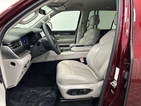 Used 2022 Jeep Wagoneer Series II AWD/4WD image 9