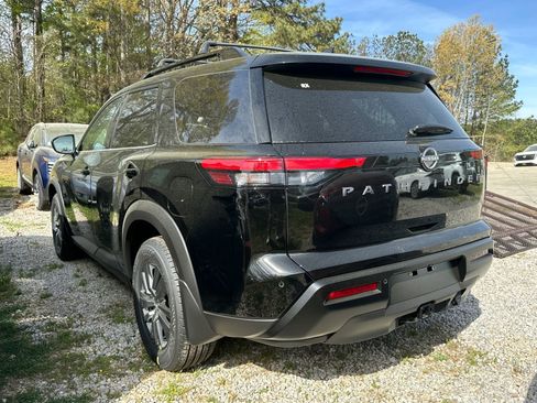 New 2026 Nissan Pathfinder SV w/ SV Premium Package image 5