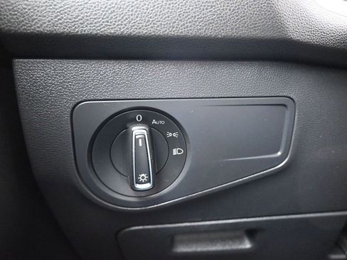 Used 2019 Volkswagen Tiguan SEL image 25