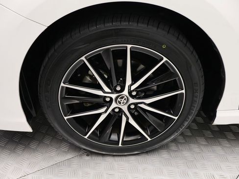 Used 2023 Toyota Camry SE FWD image 4
