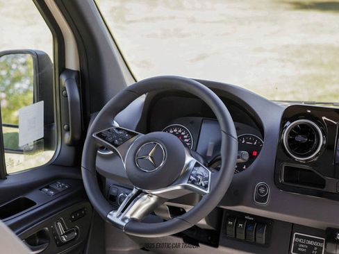 Used 2025 Mercedes-Benz Sprinter 2500 image 58