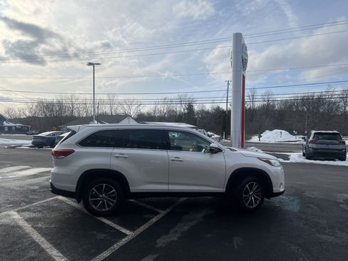 Used 2019 Toyota Highlander XLE image 12