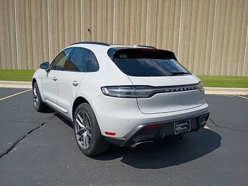 Certified 2025 Porsche Macan AWD/4WD image 3