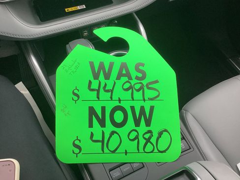 Certified 2023 Toyota Highlander XLE image 46