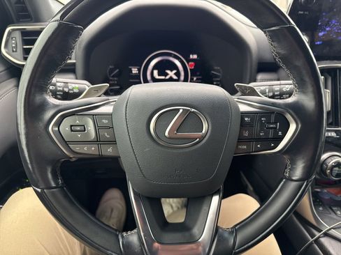 Used 2024 Lexus LX 600 4WD w/ Luxury Package image 7