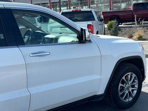 Used 2015 Jeep Grand Cherokee Limited w/ Trailer Tow Group IV AWD/4WD image 4