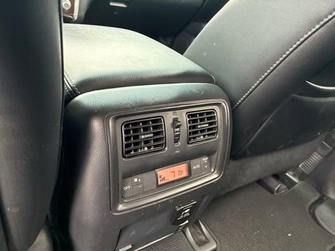 Used 2016 Nissan Pathfinder SL w/ SL Tech Package AWD/4WD image 12