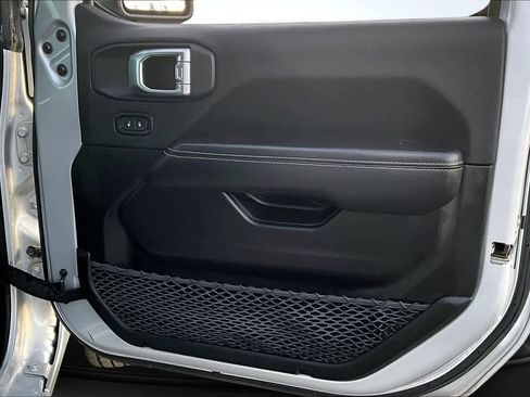 Used 2023 Jeep Wrangler Sahara image 29