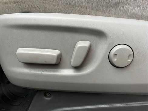Used 2017 Toyota Sienna XLE Premium image 13
