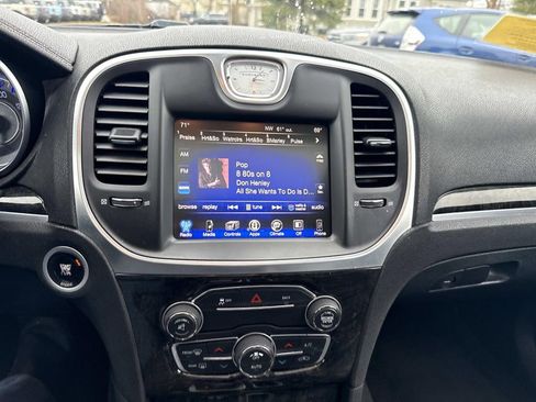 Used 2016 Chrysler 300 C image 23