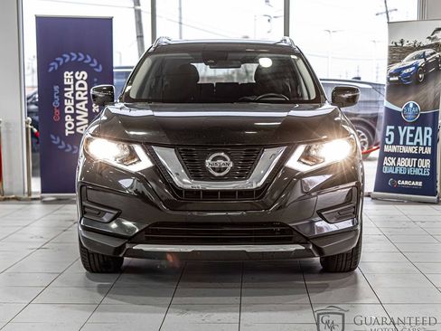 Used 2020 Nissan Rogue SV image 3