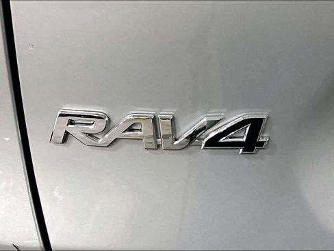 Used 2025 Toyota RAV4 XLE AWD/4WD image 10