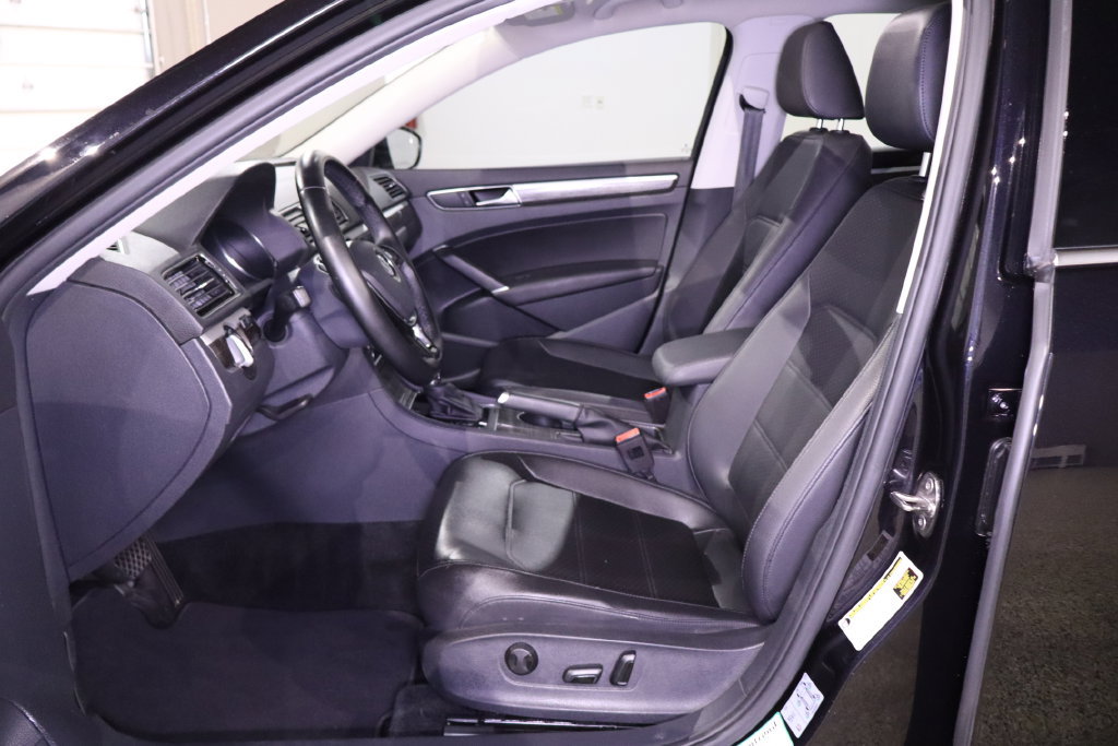 Used 2018 Volkswagen Passat 2.0T SE FWD image 28
