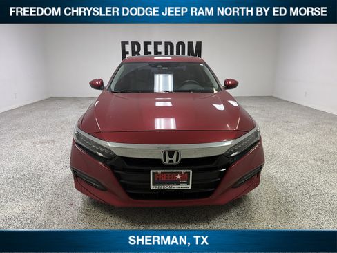 Used 2018 Honda Accord Touring image 2